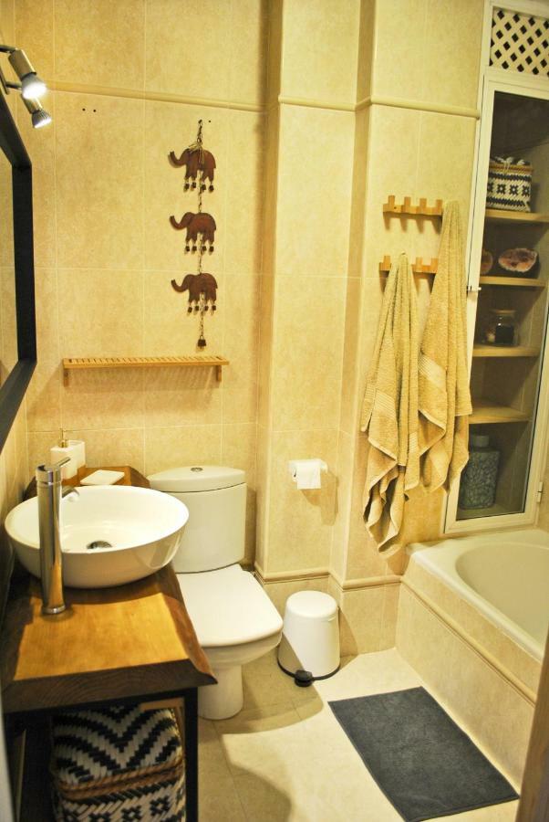 The Boho-Chic Oasis, Lovely City Center Apartment マラガ エクステリア 写真